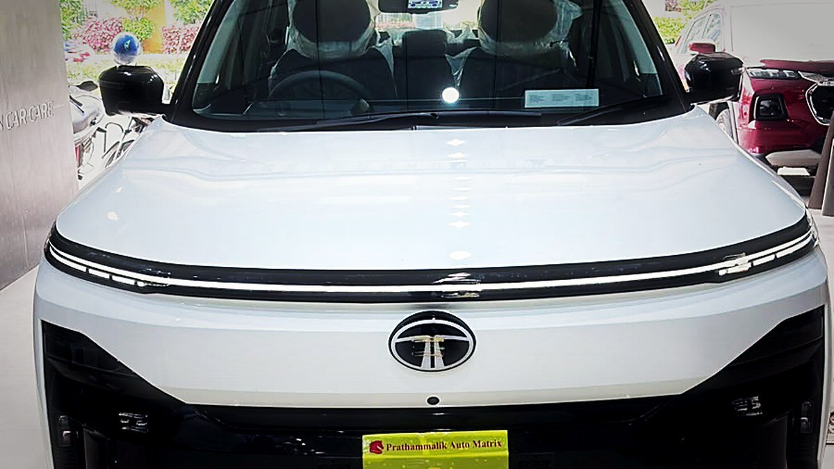 A Tata Sierra EV in the Turtle Wax Studio Tellapur bay