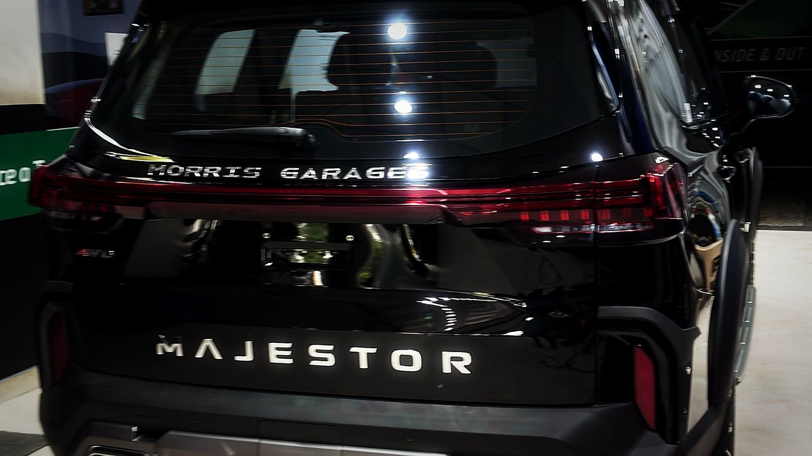 Black MG Majestor rear, deep gloss finish